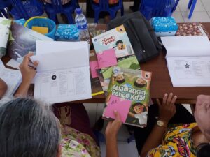 Pelatihan penjenjangan buku bacaan di Sumba Timur.