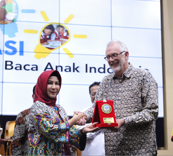 Kolaborasi yang kuat mendorong kemajuan literasi. Bersama, kita membuka lebih banyak peluang belajar bagi setiap anak. Foto: © Tim Komunikasi INOVASI 2025